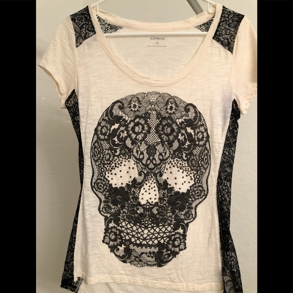 Express skull and lace top